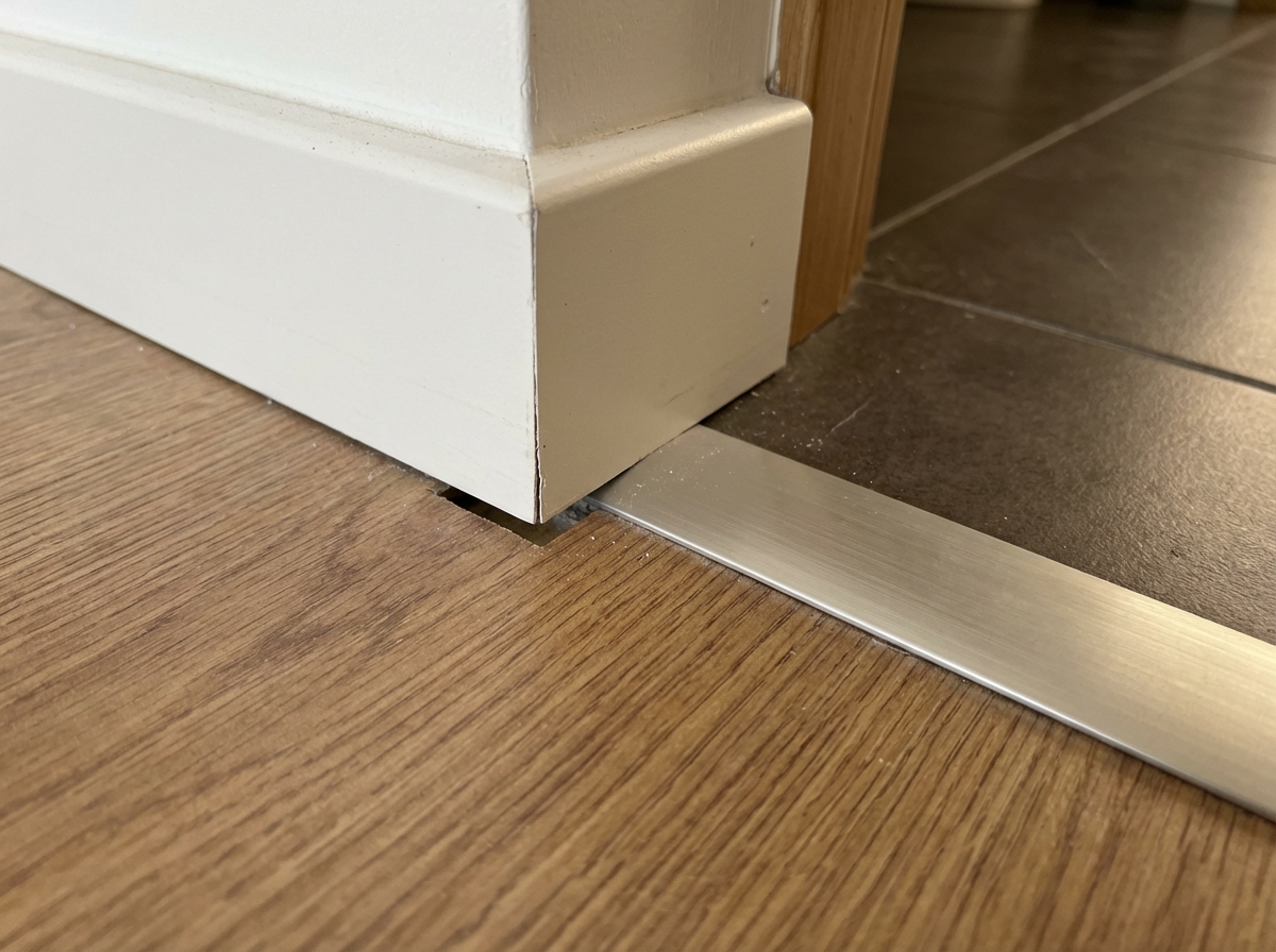 Detalhe de rodapé e perfil de transição